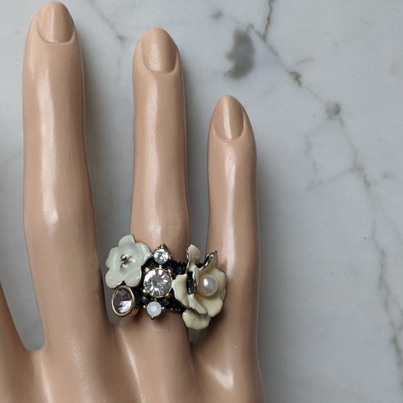 BCBGMaxAzria Jewelry - BCBG MAXAZRIA Bronze Enamel Flower Bouquet Ring